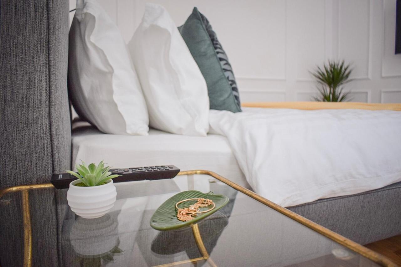 Voya Nordic Apartment-A Luxury Oasis In The Old Town Braszów Zewnętrze zdjęcie